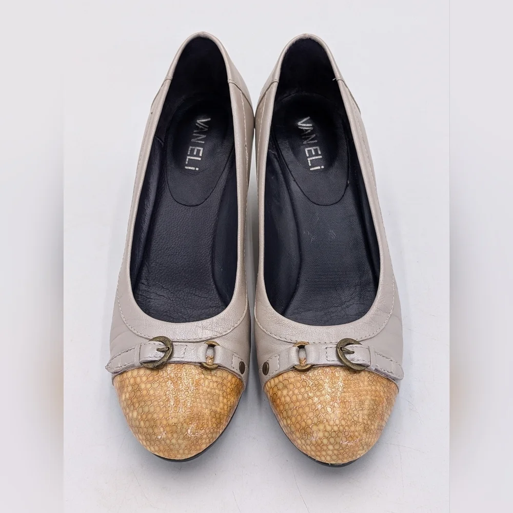 VANELi Cap Toe Elegant Ivory/Gold Women's Flats Size 5M Low Wedge Pumps / Heels